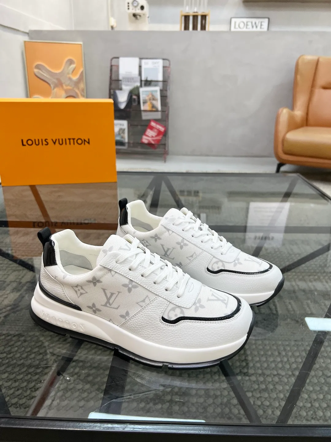 Factory price: 480💰LV🔍Top purchasing agent🇮🇹 Lu Street God's new sports shoes are coming and are available at counters simultaneously. Original factory configuration, original cowhide imported from Italy with mesh fabric, high-quality printing and splicing complex process, sports trendy person, imported water-dyed cowhide lining, sole: Wang Yuan factory specially provides the original sole, super comfortable, original factory follow-up goods 🔍🔍High quality, you can enter and leave the counter at will, welcome to compare and synchronize with the counter, code number 38-44, customized 45